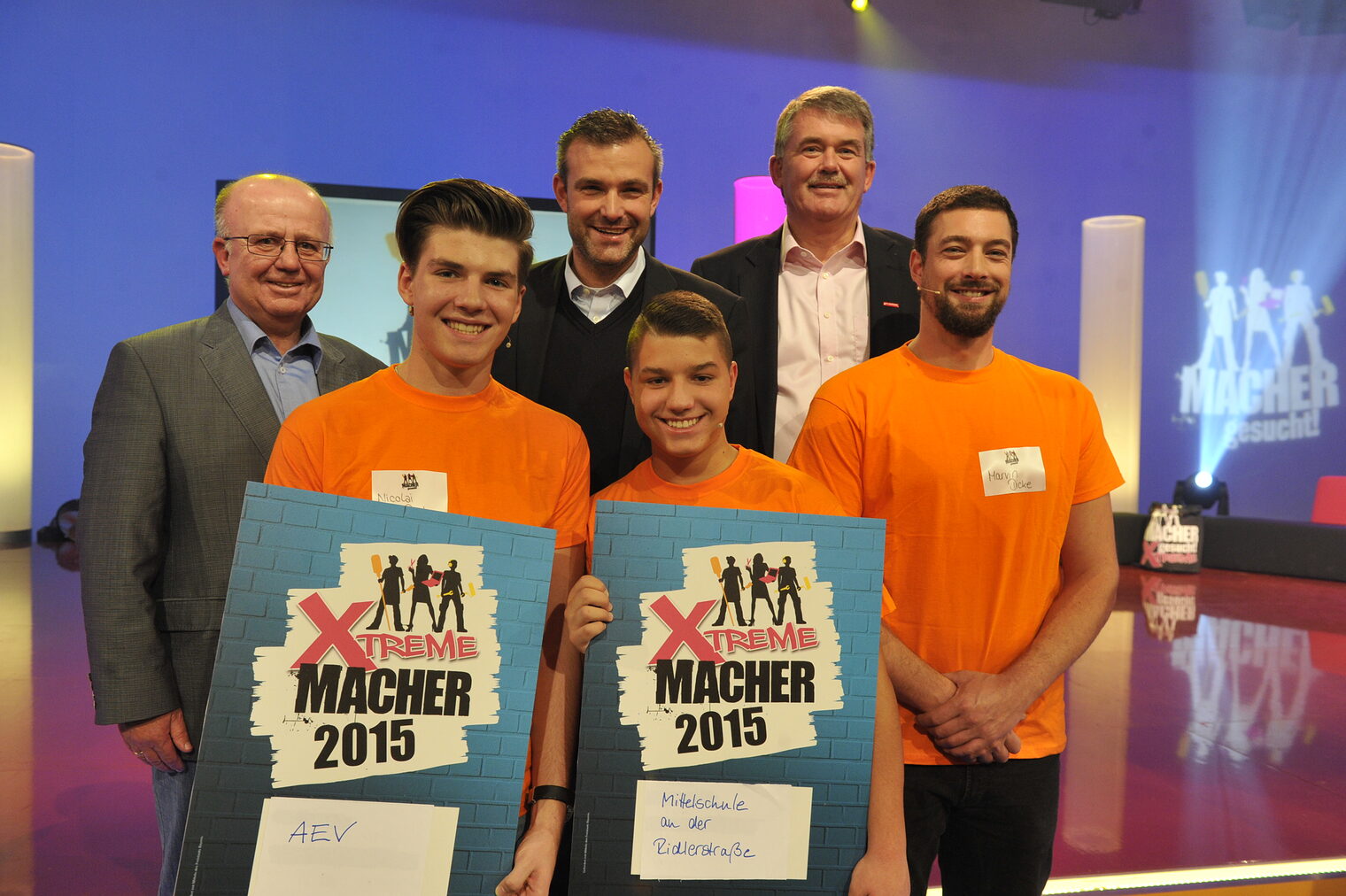 Die Sieger von "Macher gesucht! XTREME" 2015,Nicolai Pest (16) vom Nachwuchs der Augsburger Panther und Alexander Kerkez (15) von der Mittelschule Ridlerstraße in München.