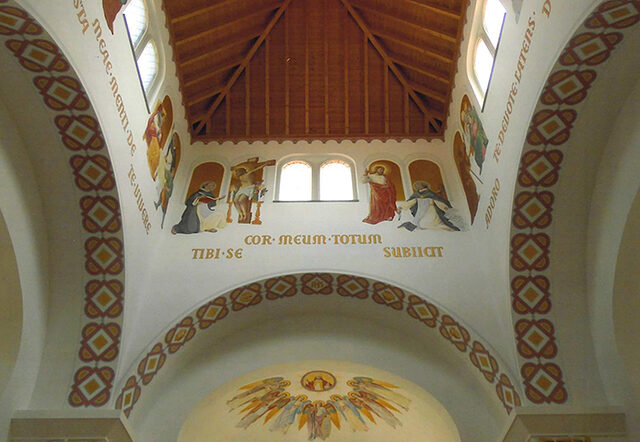 Weitere Eigenschöpfungen Hermenegild Peikers in der Thomas von Aquin-Kirche im österreichischen Graz. Gezeigt werden Szenen aus dem Leben von Thomas von Aquin.