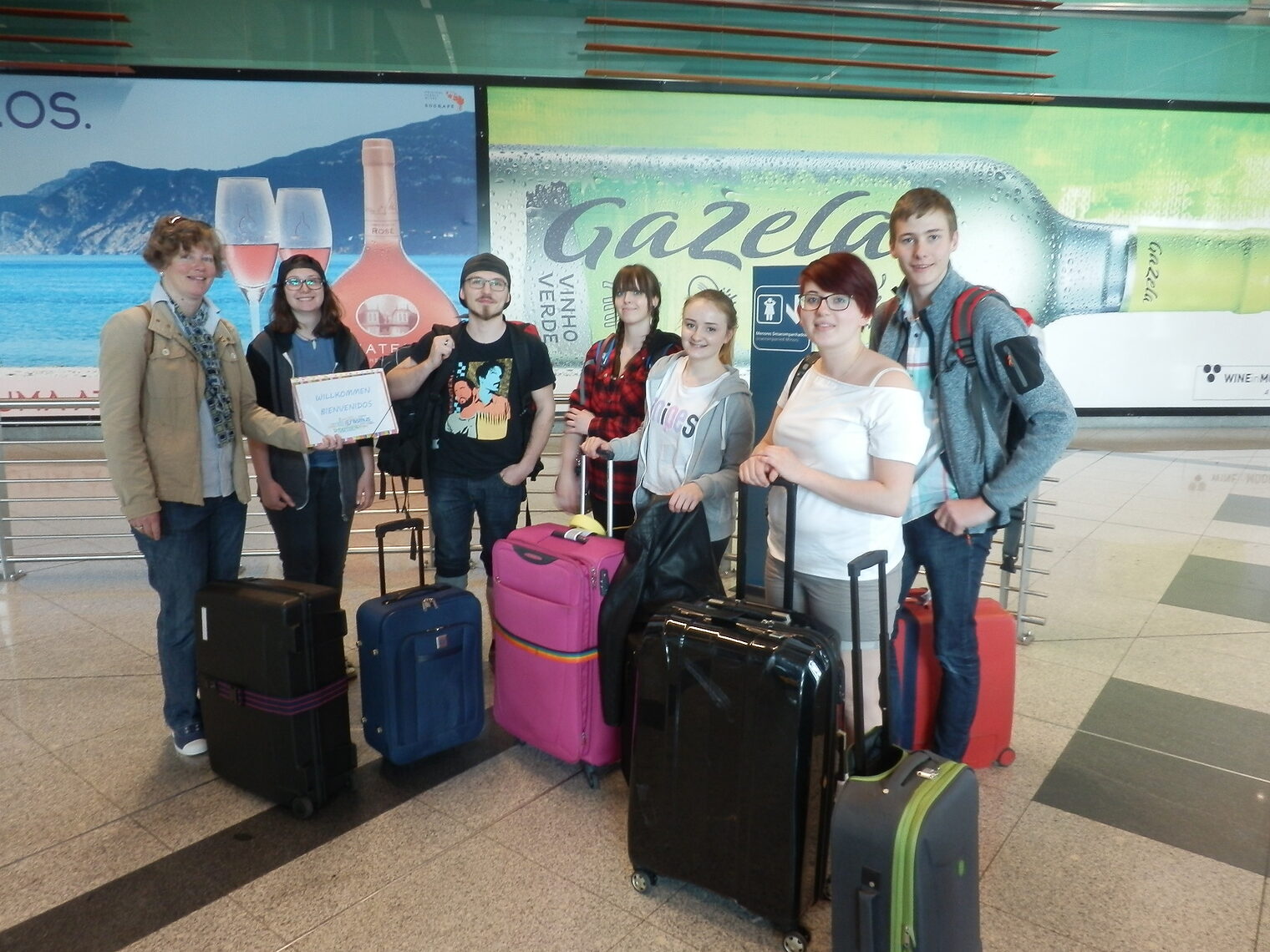 1_Unsere schwäb. Bäcker- u. Konditorazubis sind gut am Flughafen in Porto gelandet. Bienvenidos!